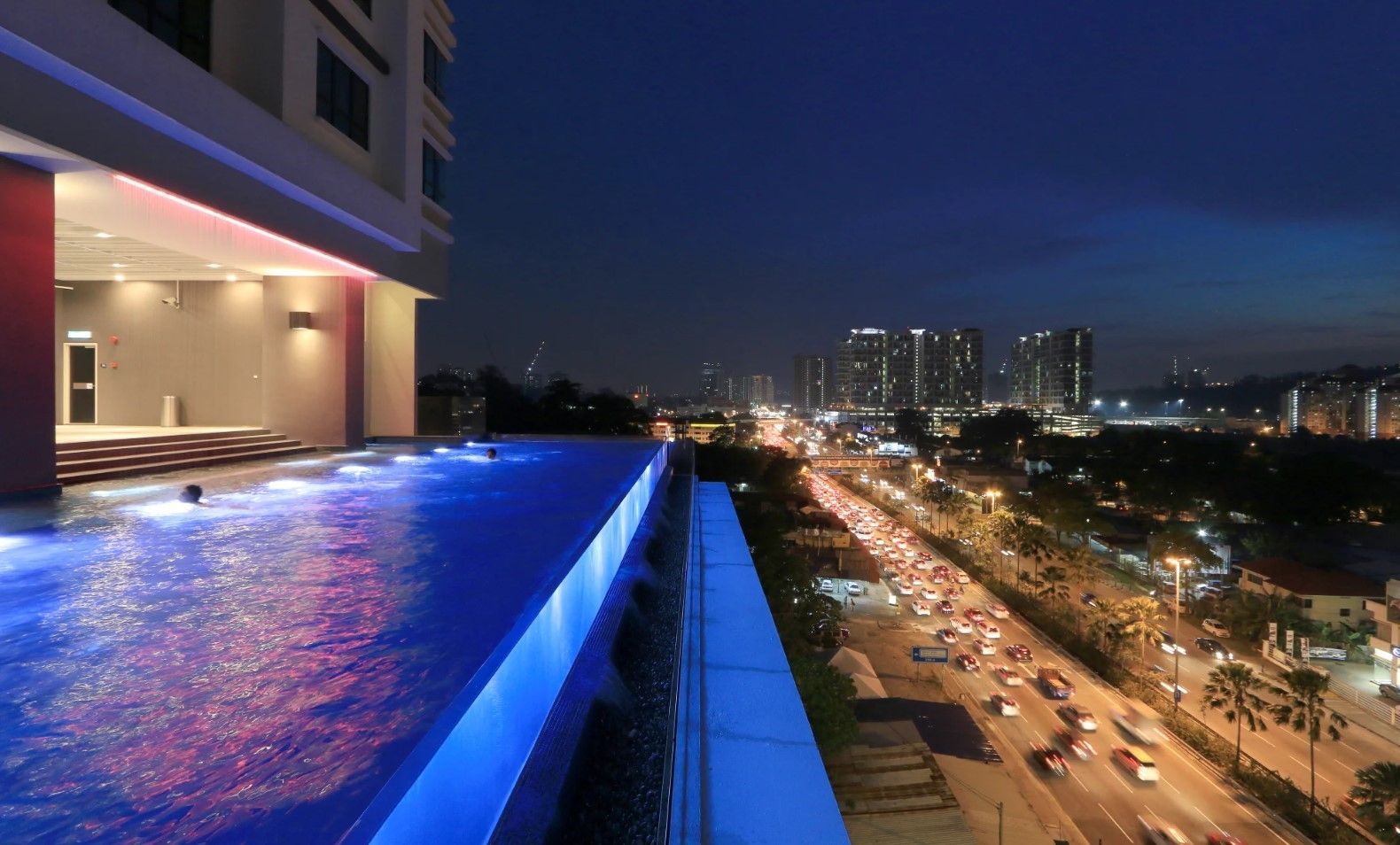Infinity pool at Avantas Residences with the Kuala Lumpur skyline and Old Klang Road traffic below