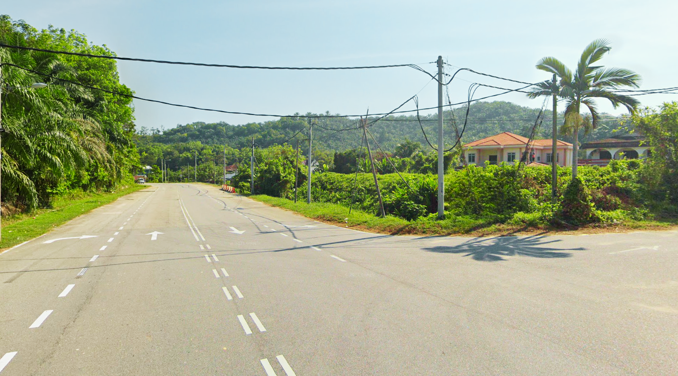 Road junction near Kampung Bukit Pagar, adjacent to the land